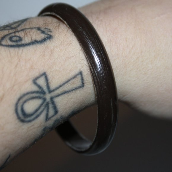 Beautiful brushed silver chunky plastic bracelet 7" - Picture 4 of 4